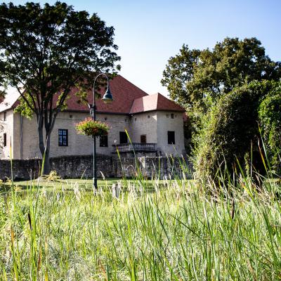 Huszárvár Hotel - Várkert